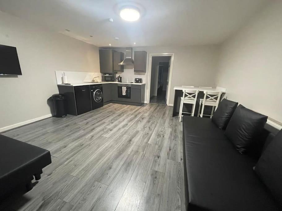 Hosted By Ryan - 2 Bedroom Apartment Liverpool Esterno foto