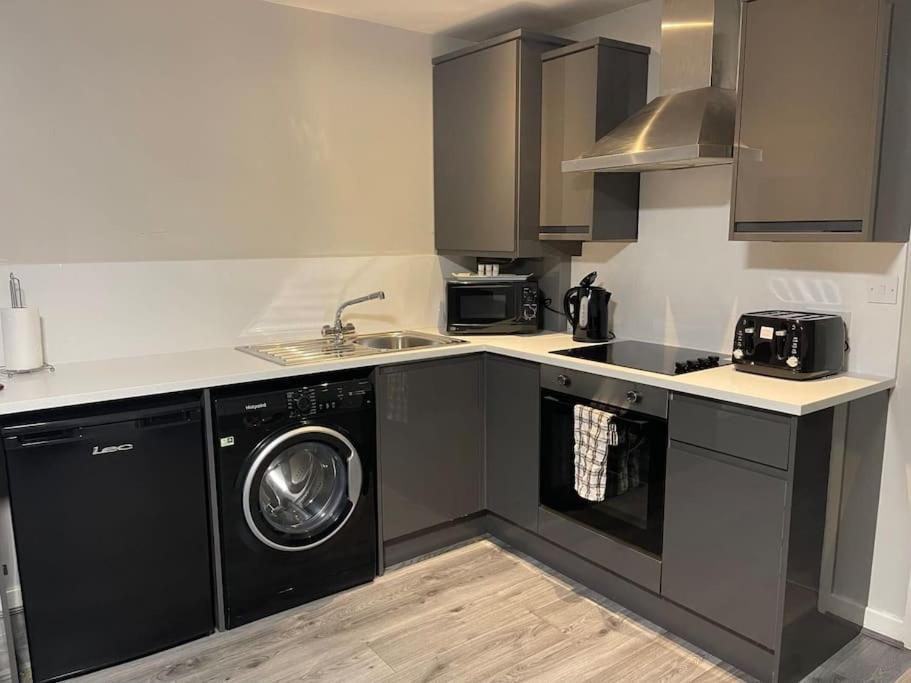 Hosted By Ryan - 2 Bedroom Apartment Liverpool Esterno foto
