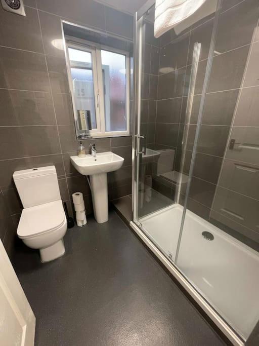 Hosted By Ryan - 2 Bedroom Apartment Liverpool Esterno foto